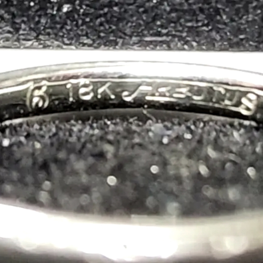 size 6 18k white gold VINTAGE ARBUTUS SIGNED LADIES RING